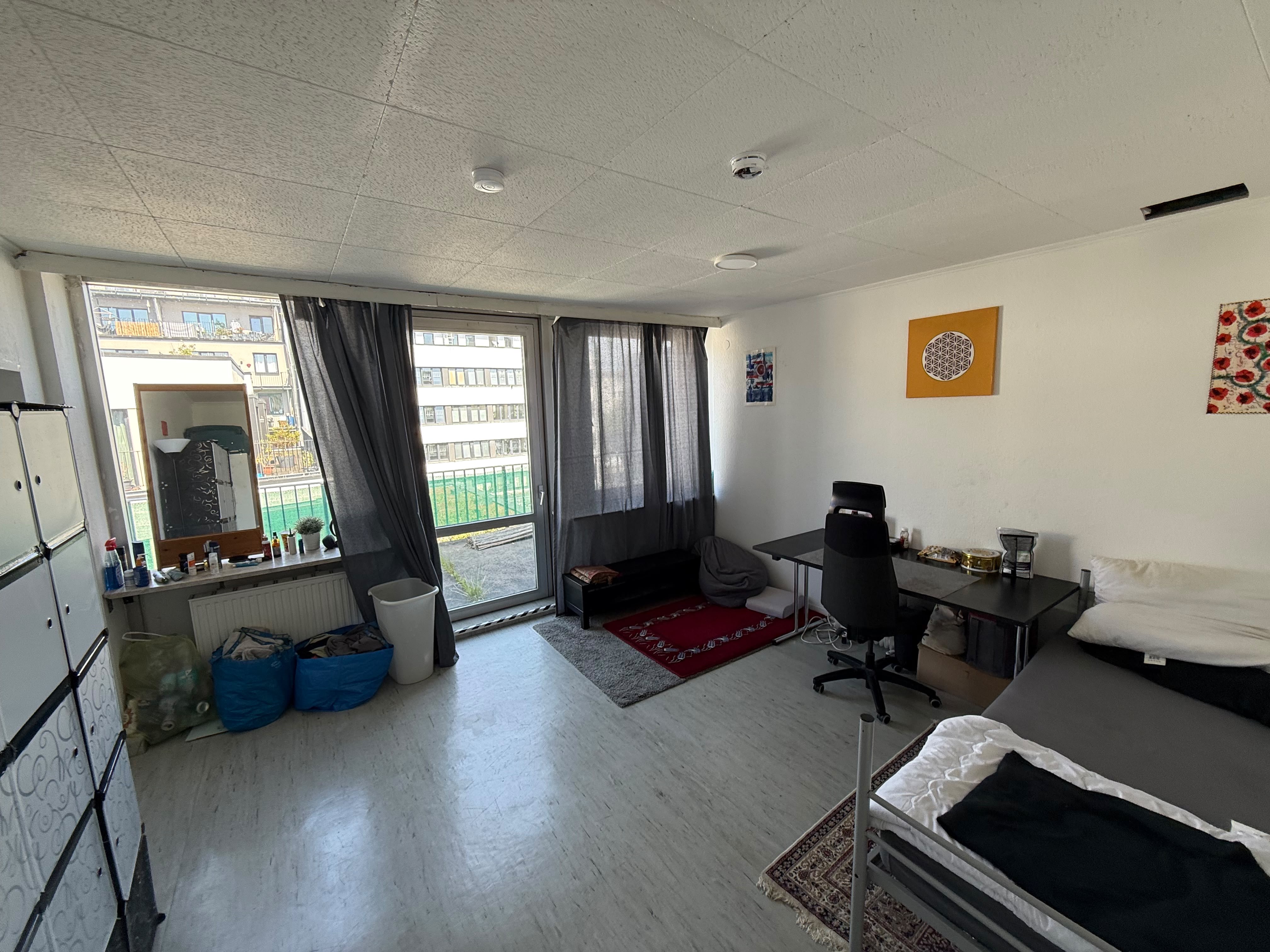 Cozy Big Shared Room with Balcony