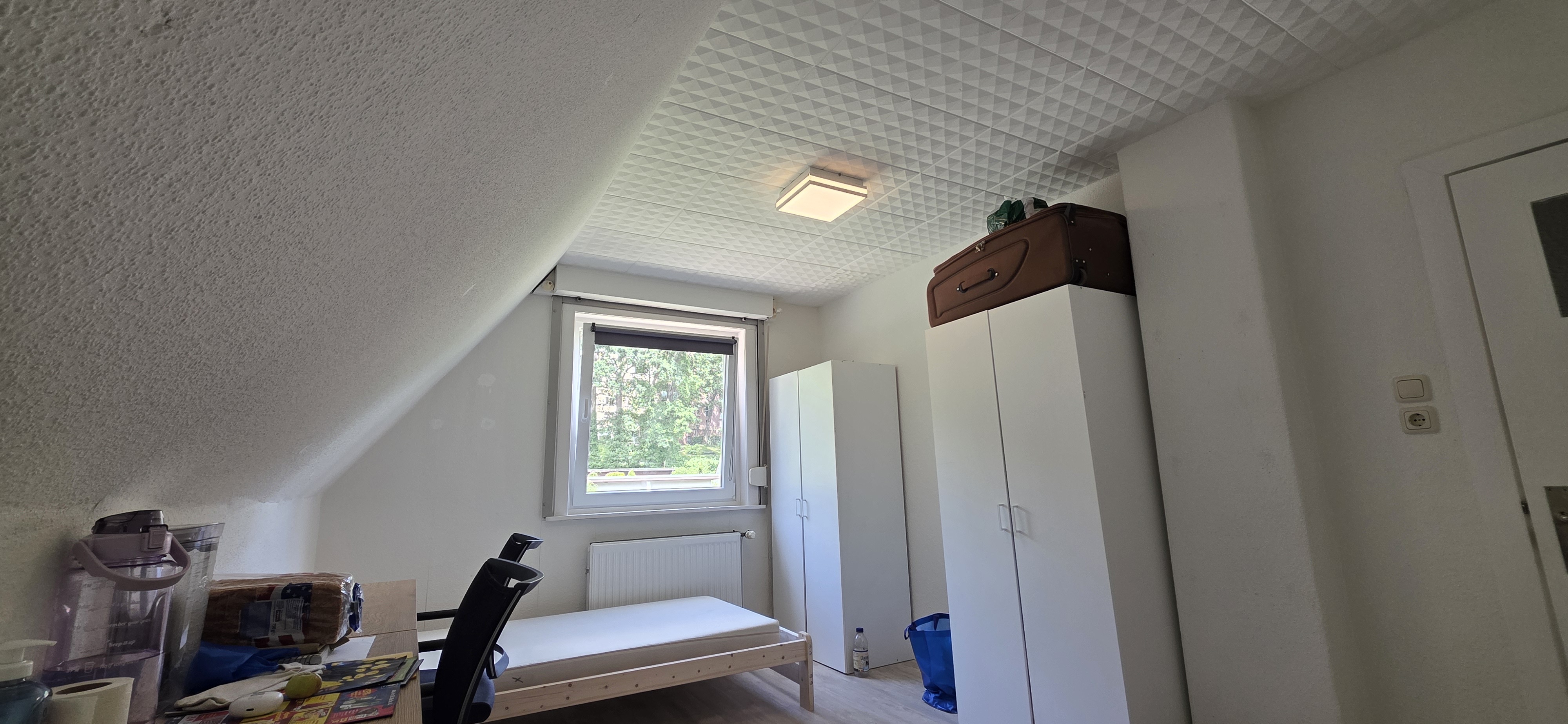 Cheap Shared Room In a Shared House